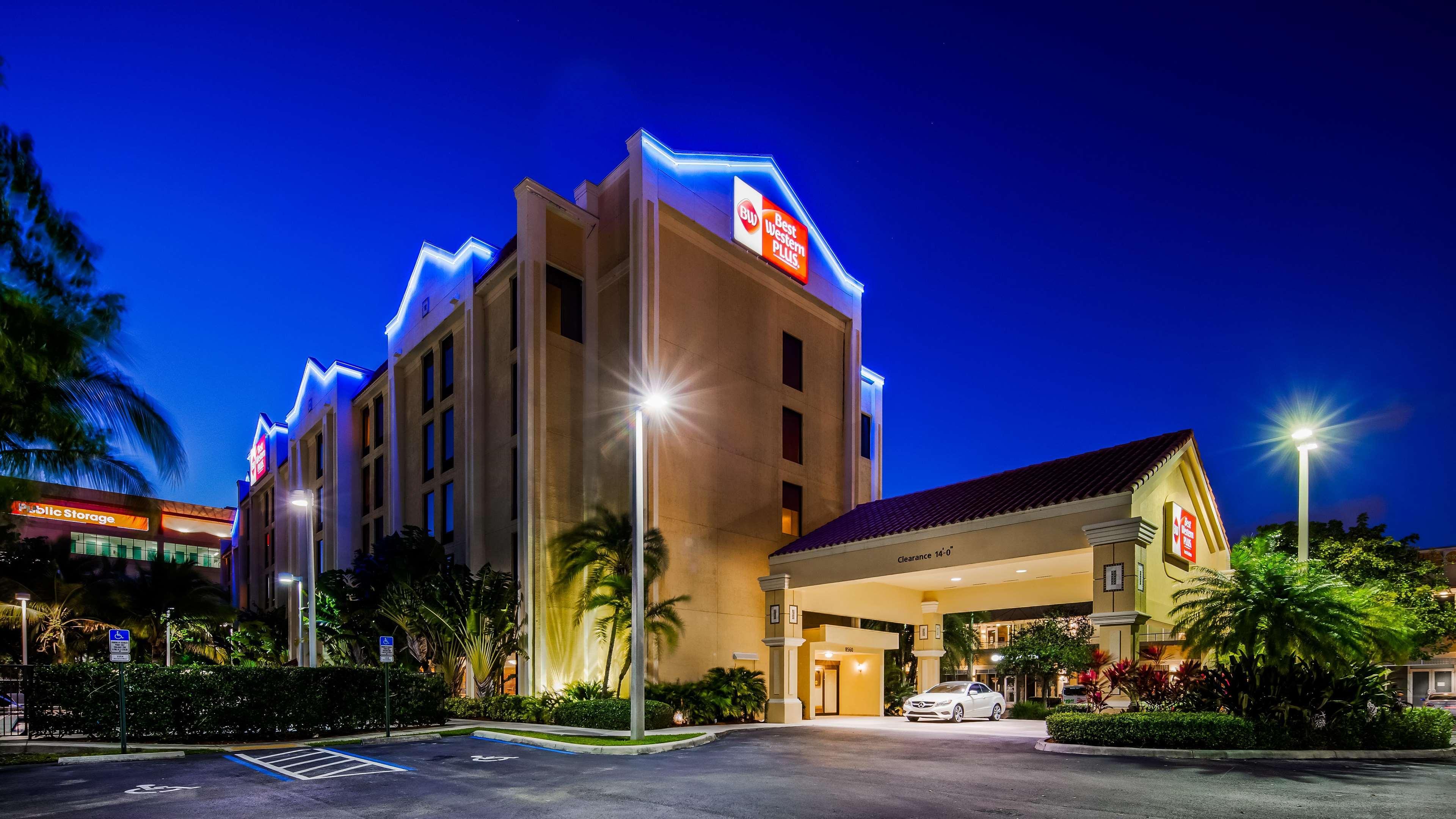 Best Western Plus Kendall Hotel & Suites Exterior foto