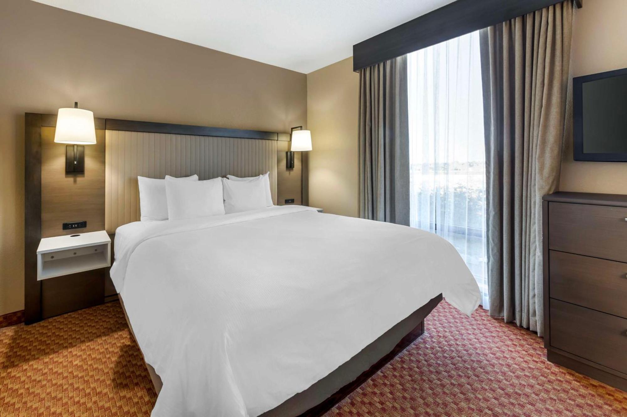 Best Western Plus Kendall Hotel & Suites The Crossings Exterior foto