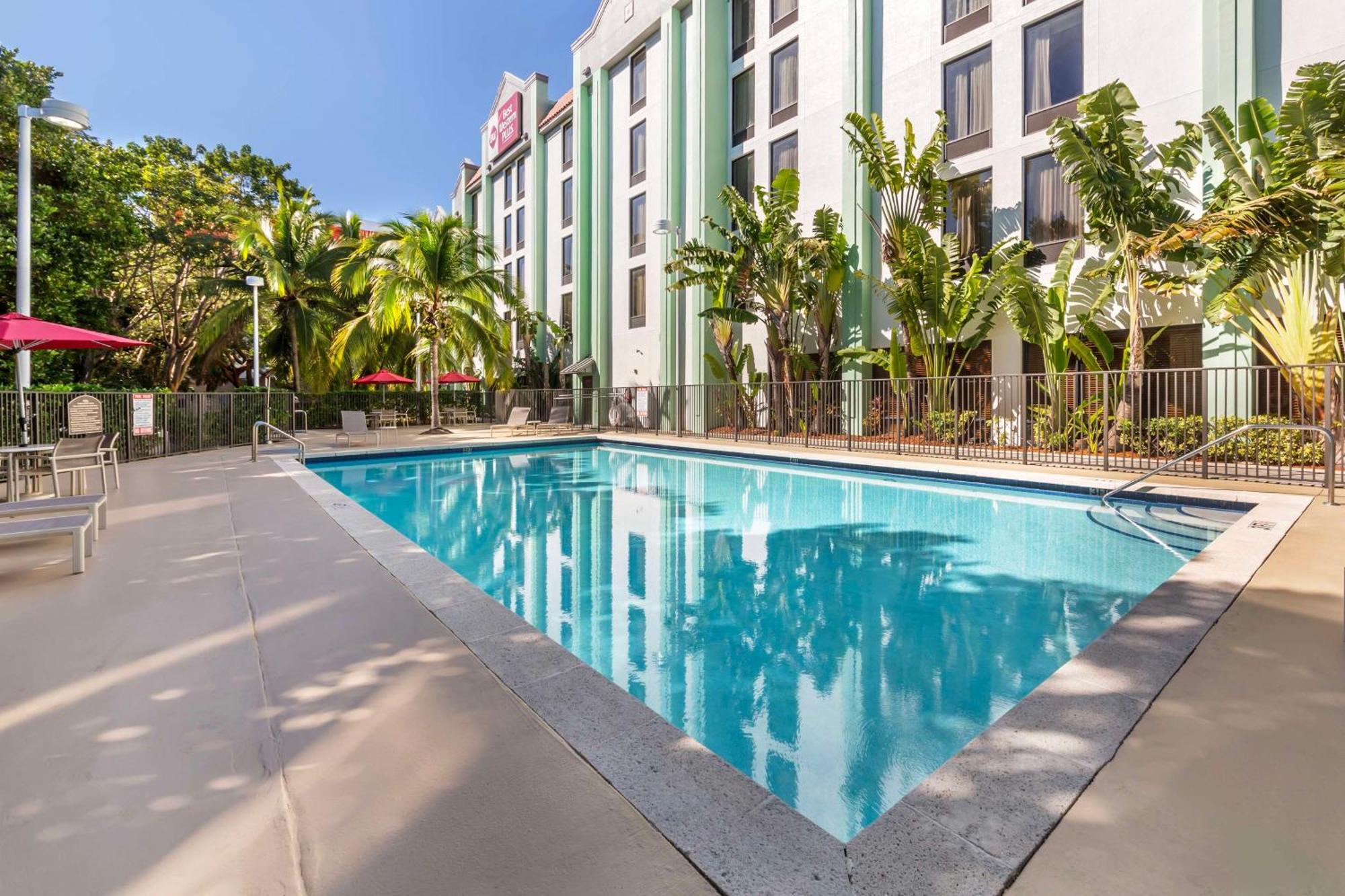 Best Western Plus Kendall Hotel & Suites The Crossings Exterior foto
