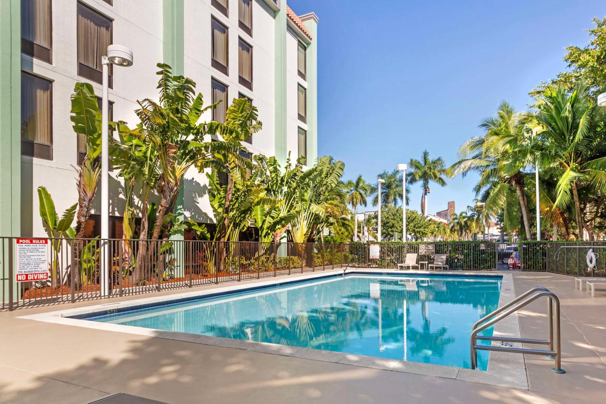 Best Western Plus Kendall Hotel & Suites The Crossings Exterior foto