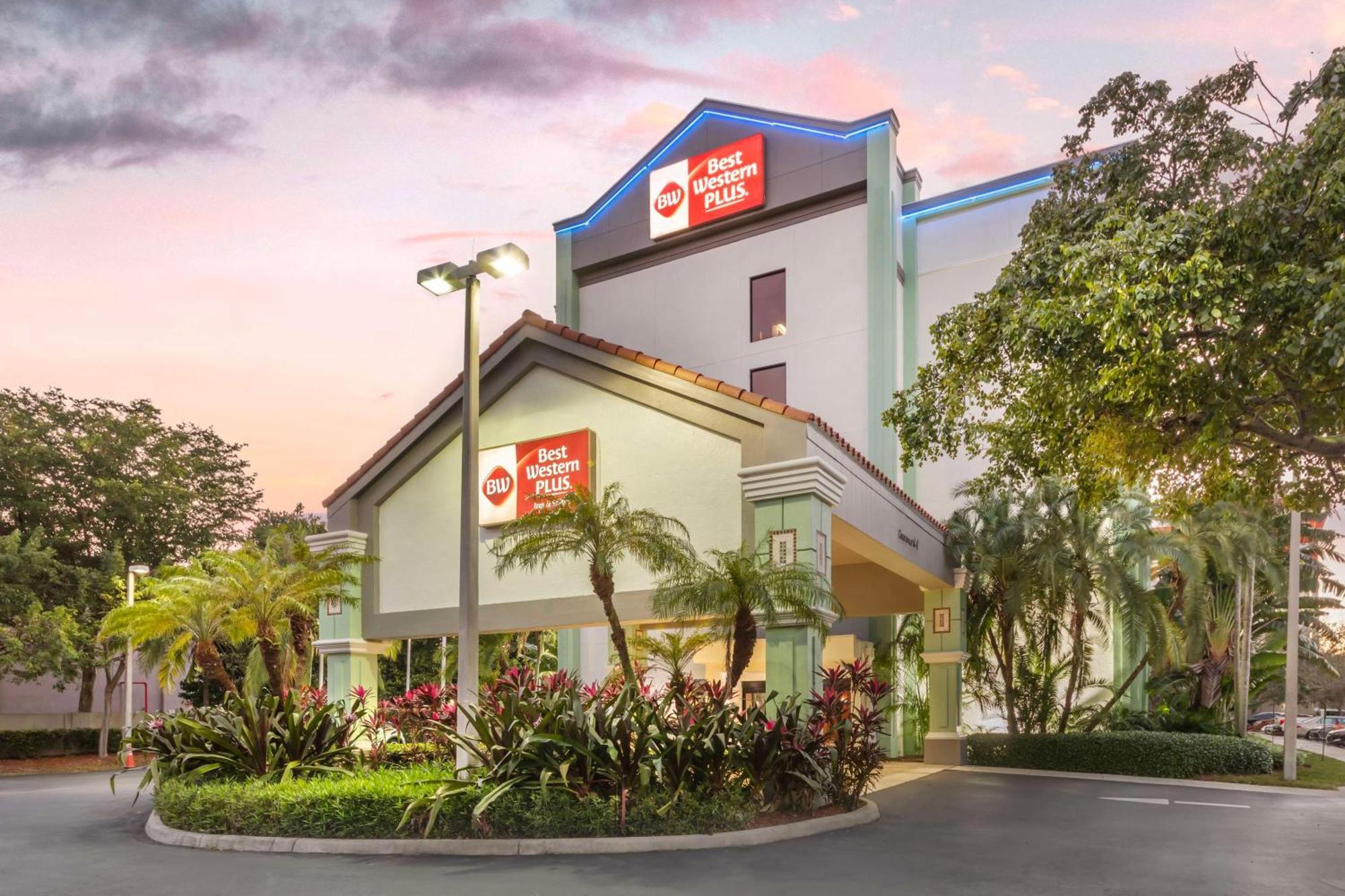Best Western Plus Kendall Hotel & Suites The Crossings Exterior foto
